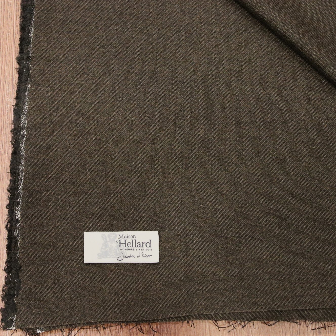 ｍerchant：Maison Hellard
Season：AW
Item：Jacket
Comp.：45％Cashmere 40％Linen 15％Silk（360g/m）
Length：2.0ｍ