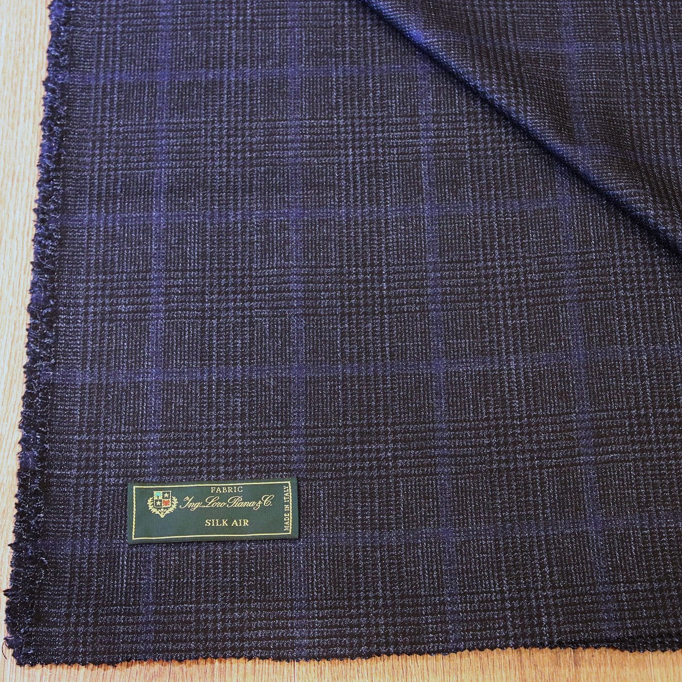 ｍerchant：Loro Piana
Season：AW
Item：Jacket
Comp.：86％Wool 10％Silk 4％Cashmere
Length：2.0ｍ