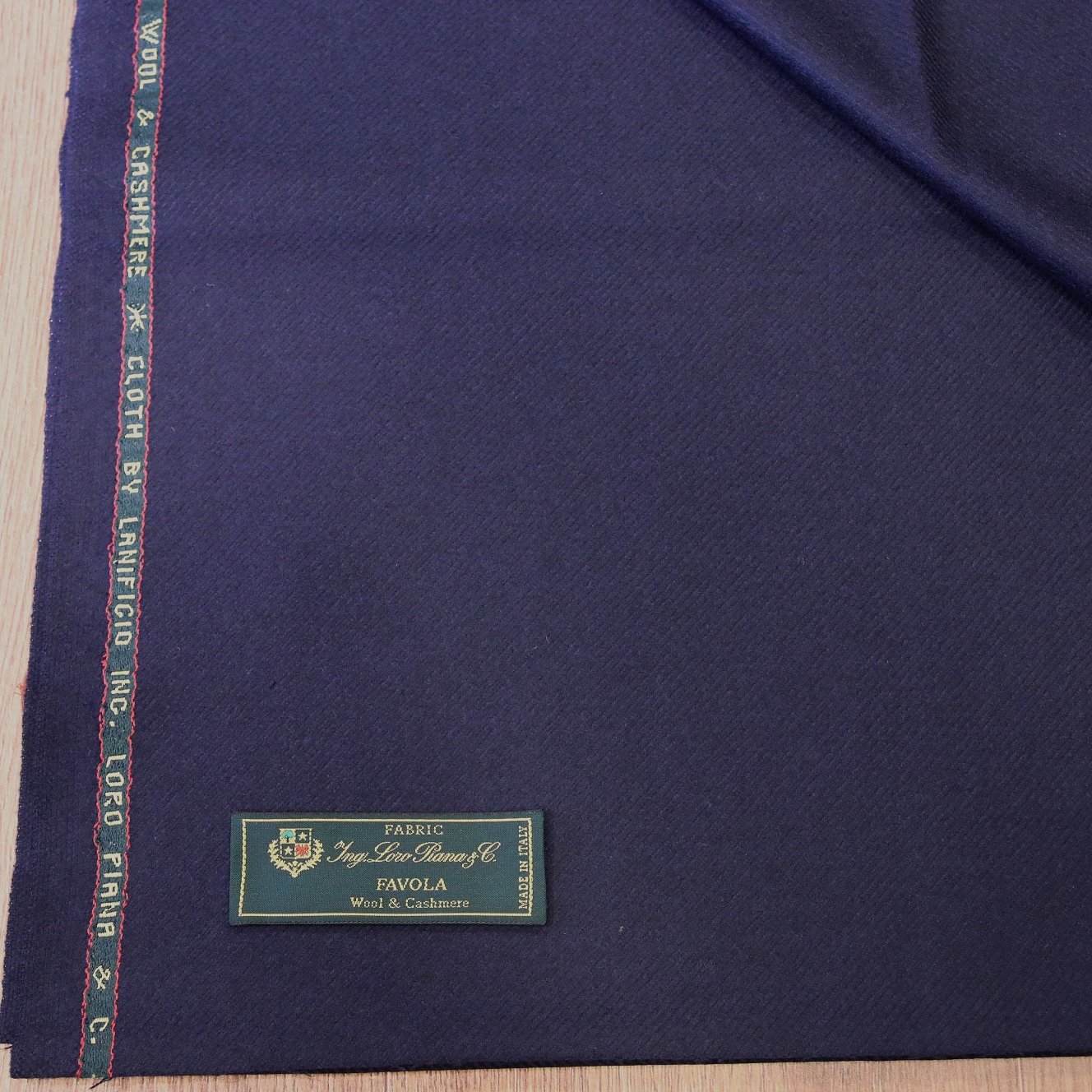 ｍerchant：Loro Piana
Season：AW
Item：Jacket
Comp.：93％Wool 7％Cashmere
Length：2.0ｍ